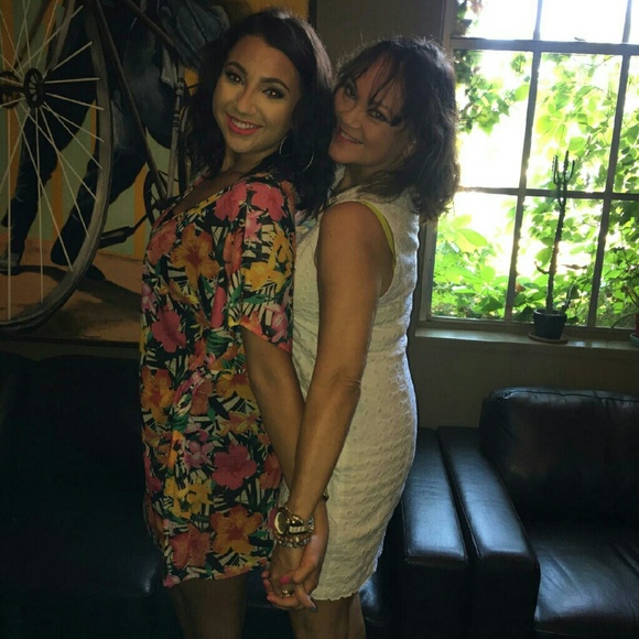 Meet your Poshers! - Picture 4 of 6