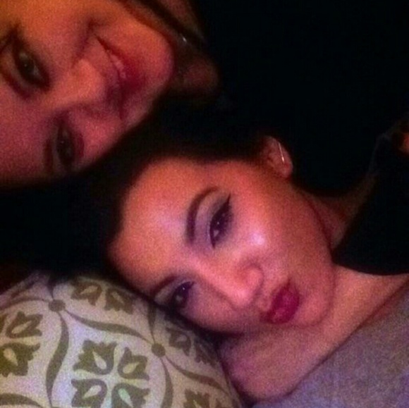 Meet your Poshers! - Picture 3 of 6