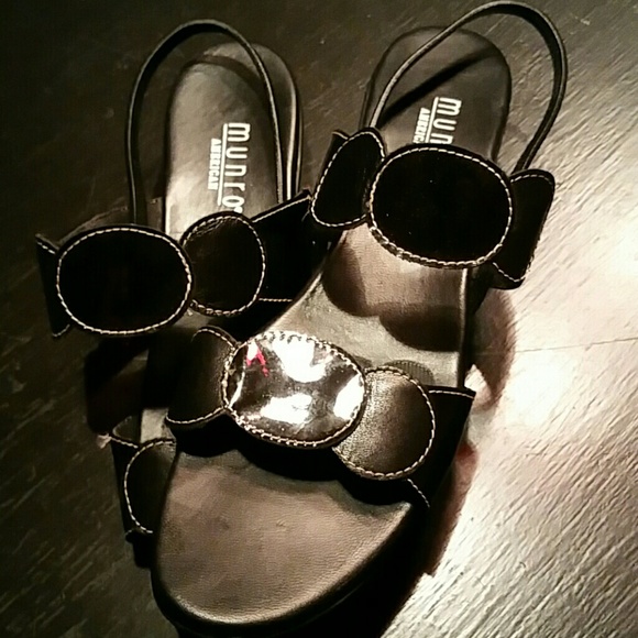 Munro AMERICAN SANDALS worn one time!