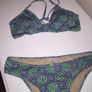 Never worn, super cute bathing suit!
