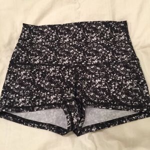 lululemon athletica hi rise boogie shorts size 6