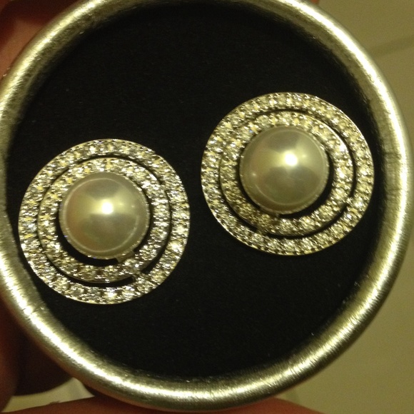 Jewelry - White gold plated topaz & faux pearl stud earrings