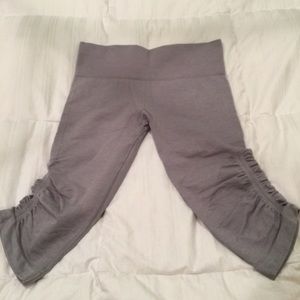 lululemon athletica in the flow crops size 8