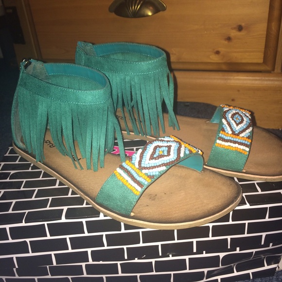 Dirty Laundry Super Suede Aquamarine 9M