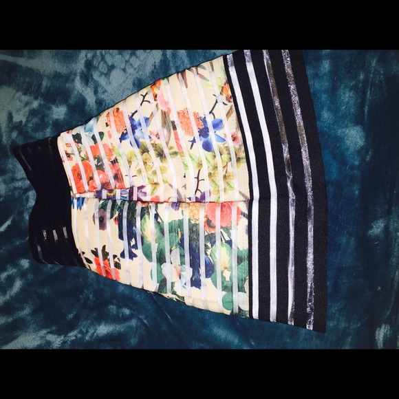 ‼️SOLD‼️Touch Me Skirt Multicolor Size Medium - Picture 4 of 4