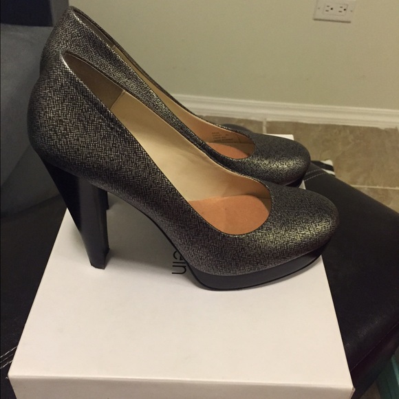 Pumps - Picture 2 of 3