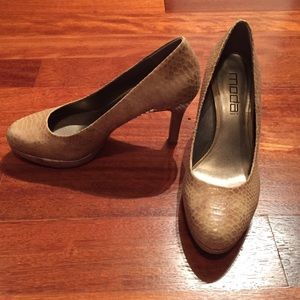 Moda spana cream/nude snakeskin pumps