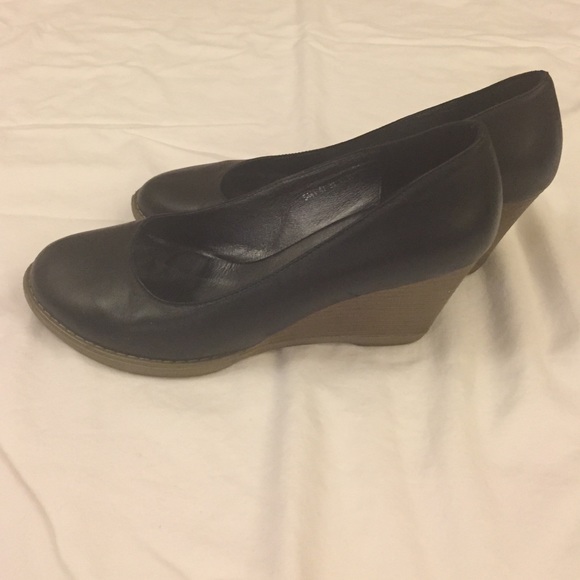 Leather wedge shoes size 8