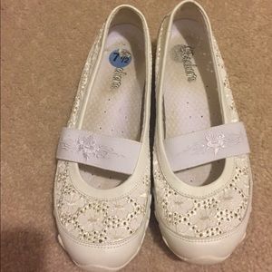 Skecher white shoes