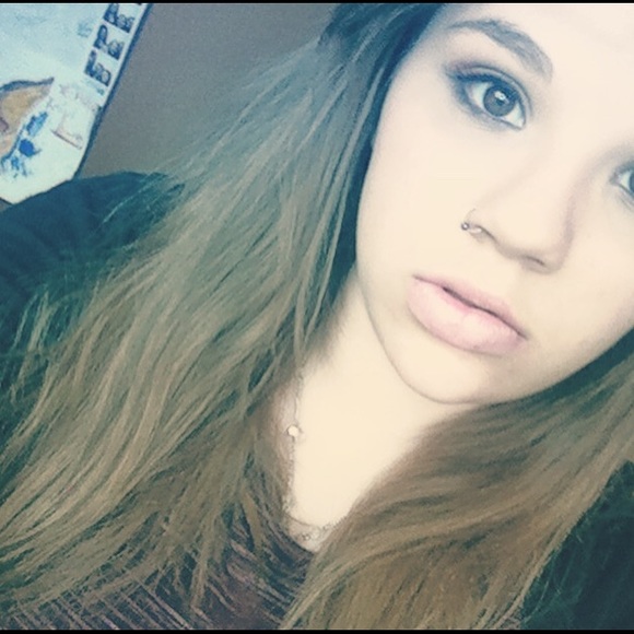 Meet your Posher, Hannah - Picture 1 of 1