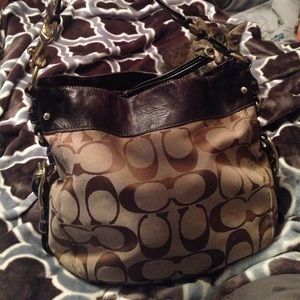 *PREVIOUSLY LOVED-BROWN COACH BAG w. Classic Print