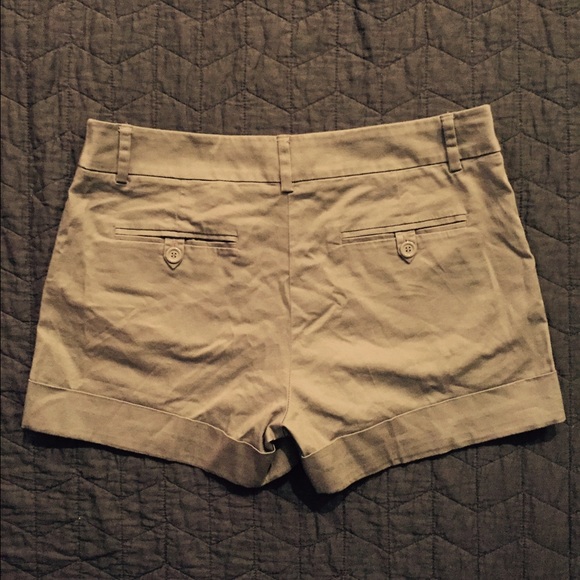 H&M Olive Khaki Shorts - Picture 2 of 3