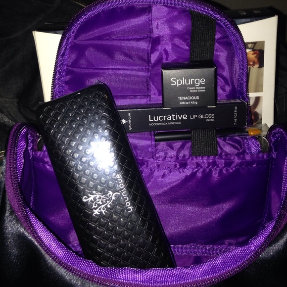 Brand new mini younique case