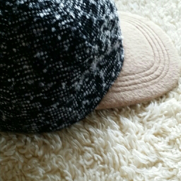 Nwt hat - Picture 3 of 3