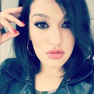 Meet your Posher, Haydee