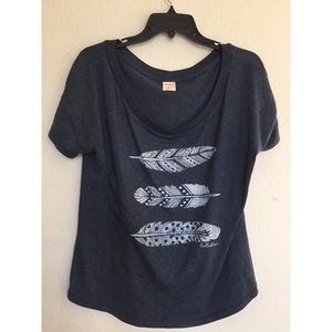 Hollister feather graphic tee