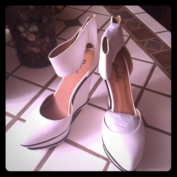 Qupid white wedges size 7. Never worn.