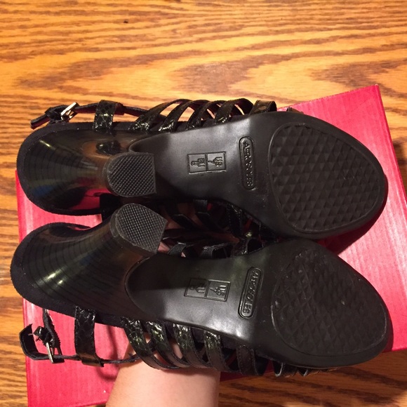 Brand new aerosoles black heels - Picture 3 of 4