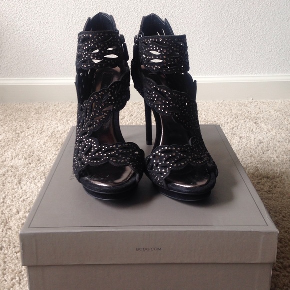 🎉 HP 🎉 BCBGMaxazria Sandals - Picture 2 of 3