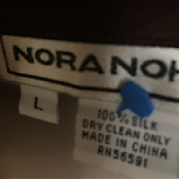 Gorgeous 100% Silk Top size large - Picture 2 of 2