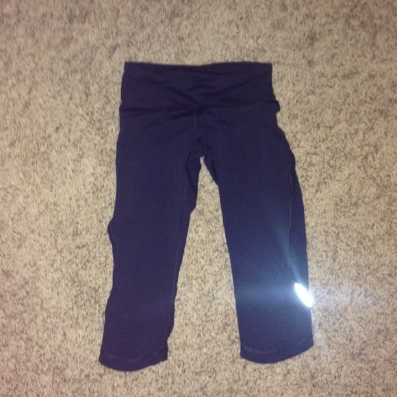 Lululemon capris with ruffle sz 2 SOLD - Picture 1 of 4