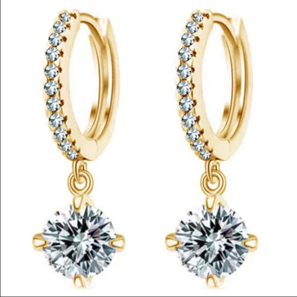 Brand New Bridal Party earrings in Yellow Gold - Picture 1 of 2