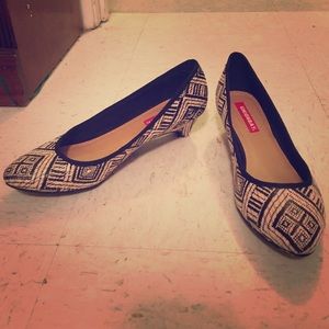 Black and Tan shoes with a slight heel.