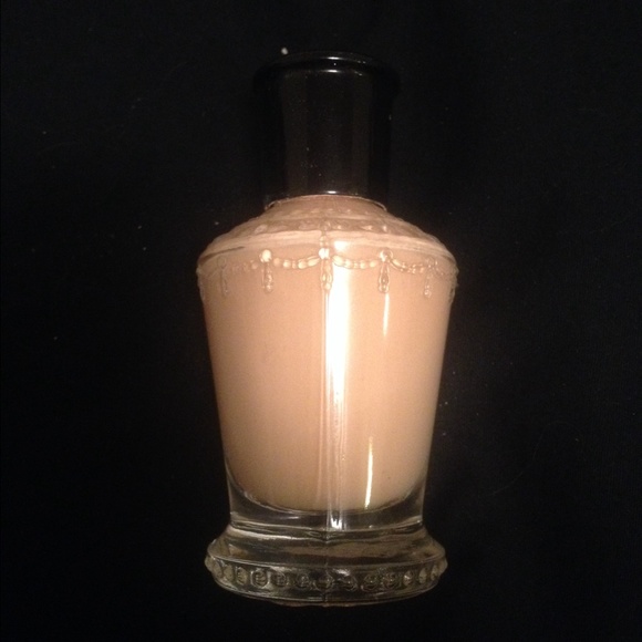 Too Faced Amazing Face Foundation