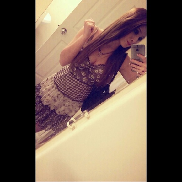 Meet your Posher, Alyssa - Picture 2 of 3