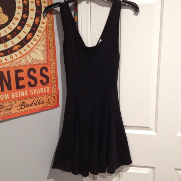 black skater dress