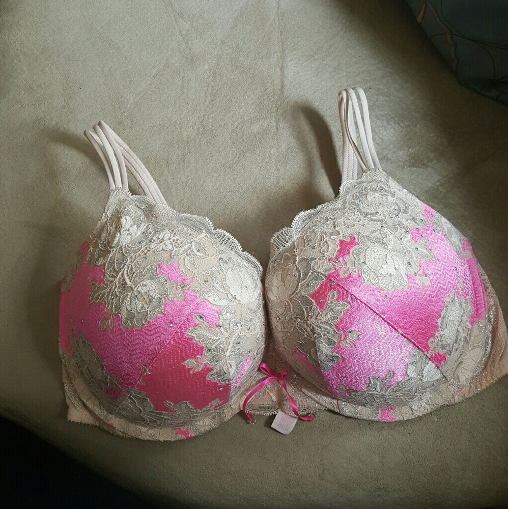 Victoria Secret Bombshell bra 38D