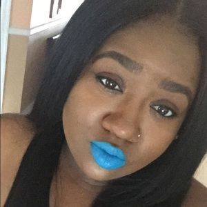 Meet your Posher, Courtney