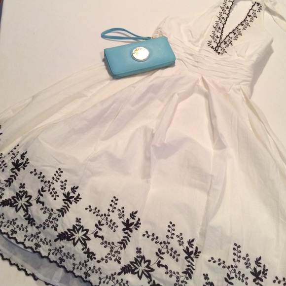 Bobbie Bee Dresses & Skirts - Beautiful White Bobbie Bee Halter Dress🎀