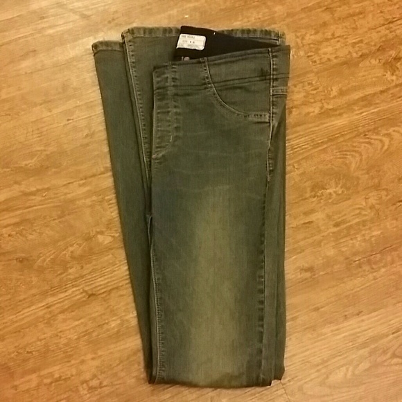 **SOLD** NWOT Free People Pull On Kick Flares - Picture 3 of 4