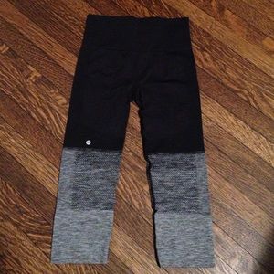 Lululemon Crops Size 2 color: black