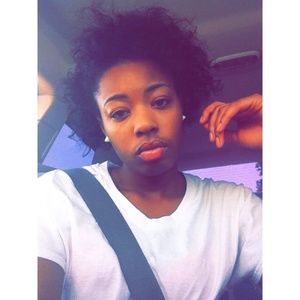 Meet your Posher, Alicia