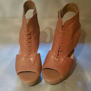 ***FINAL SALE***Tan leather wedges