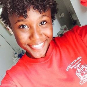 Meet your Posher, Olivia