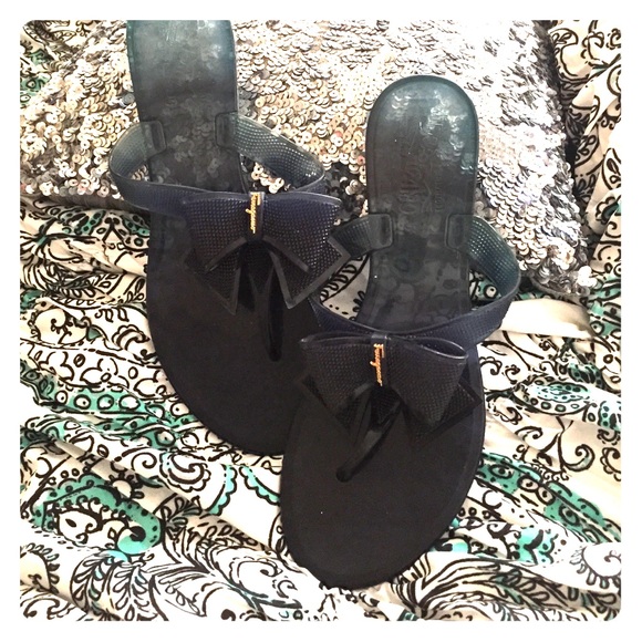 Ferragamo flip flops with bows !