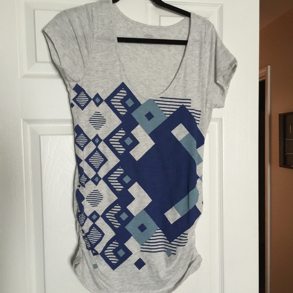 2 old navy maternity shirts and gap jeans