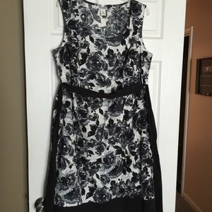 Motherhood maternity dress EUC