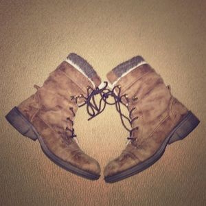 Roxy combat boots
