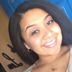 Meet your Posher, Adriana