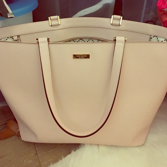 kate spade Handbags - AUTHENTIC Kate Spade handbag
