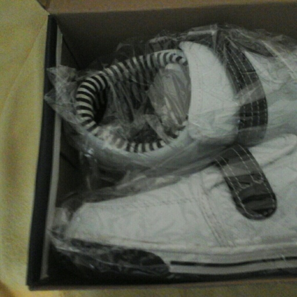Shoes - Picture 3 of 3
