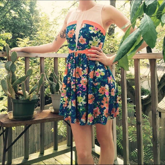 Dress - Picture 1 of 2