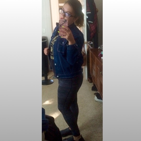 S O L D 🎉 Jean Jacket - Picture 2 of 3