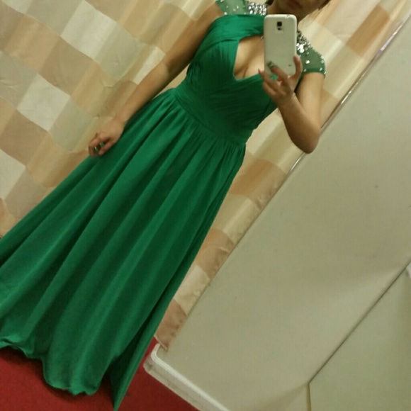 Custom made Green evening gown - Picture 2 of 10