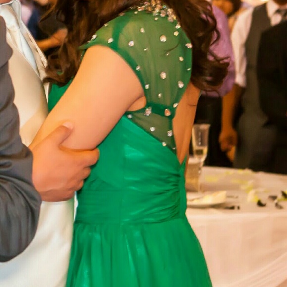 Custom made Green evening gown - Picture 4 of 10