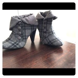 Grey and black short boot.